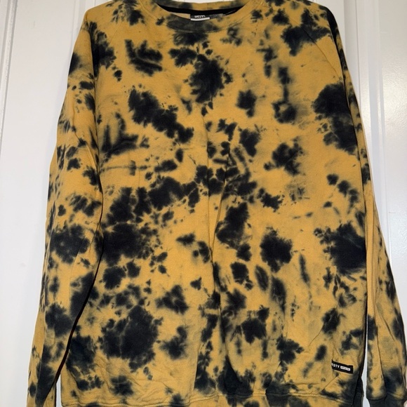 Bold Black and Yellow Crewneck Sweater with Tie-Dye Design - Picture 3 of 11